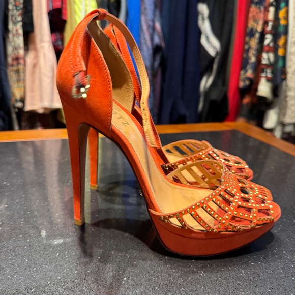 Schutz Sandalia Salto Alto Lollipop with Studded Skulls - Picture 5 of 7